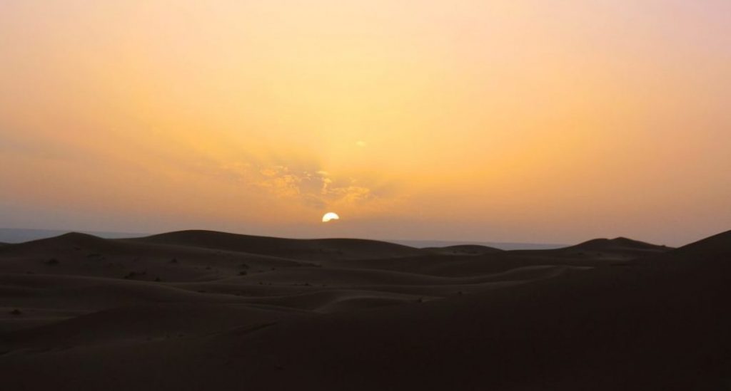 erg chebbi sahara sunset